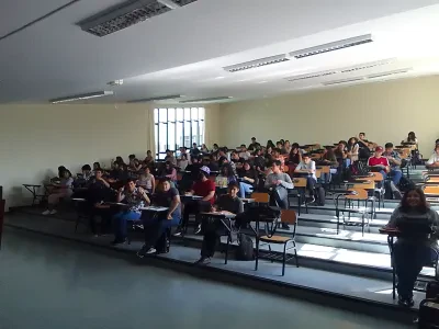 Docente del CBTA No. 69 durante una clase en el plantel (foto 2 de 4)