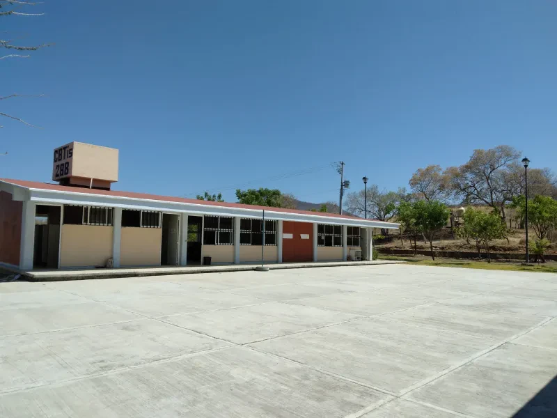 Fachada del Plantel Chupio del CBTA No. 69 en Chupio, Tacámbaro